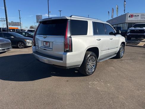 Used 2019 Cadillac Escalade 4WD image 12