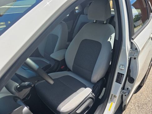 Used 2022 Hyundai Kona SE w/ Cargo Package FWD image 12
