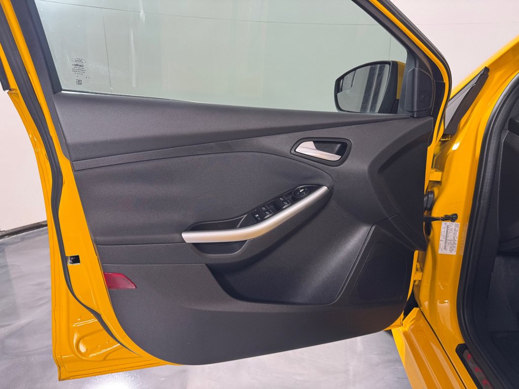 Used 2013 Ford Focus ST FWD image 11