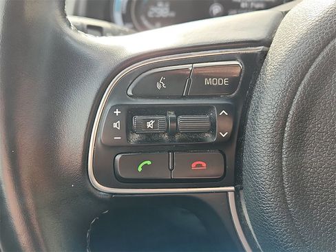 Used 2018 Kia Niro LX image 22