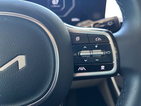 Used 2025 Kia Carnival SX FWD image 23