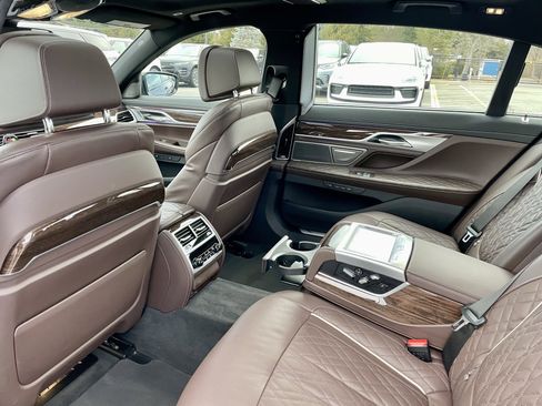 Used 2022 BMW 750i xDrive w/ Luxury Rear Seating Package image 30