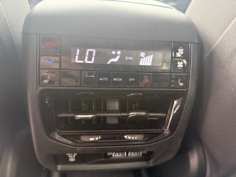 Used 2022 Jeep Grand Cherokee L Limited image 14