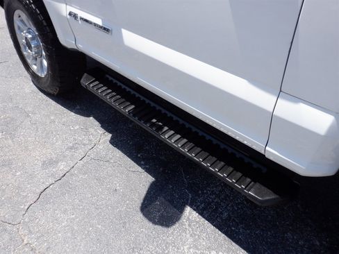 Used 2020 Ford F350 XLT AWD/4WD image 9