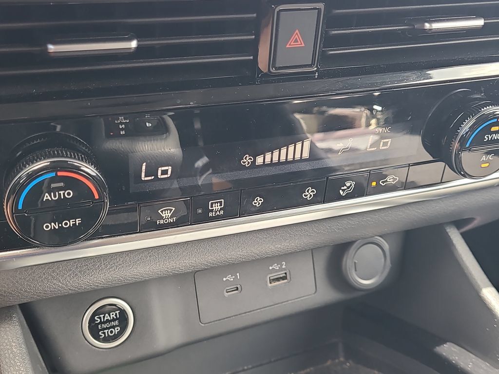 Certified 2021 Nissan Rogue SV FWD image 26