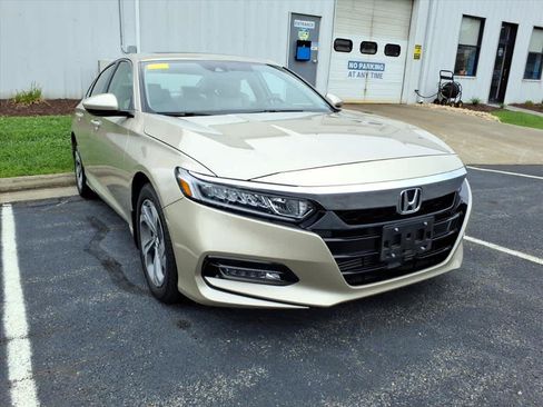 Used 2018 Honda Accord EX image 9
