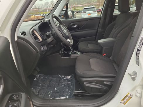 Certified 2023 Jeep Renegade Latitude image 19