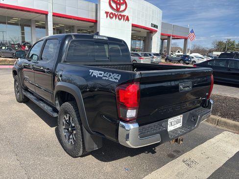 Used 2018 Toyota Tacoma TRD Off-Road image 5