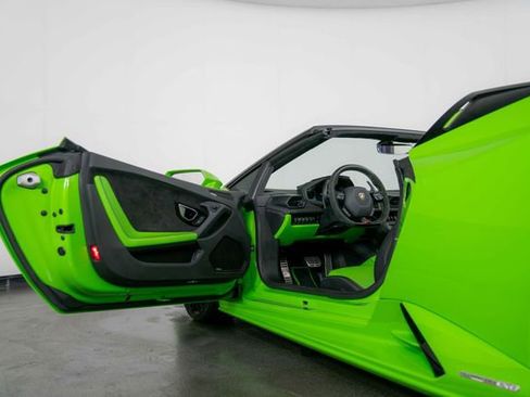 Used 2023 Lamborghini Huracan EVO AWD/4WD image 14