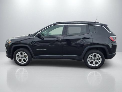 Used 2025 Jeep Compass Latitude w/ Sun & Sound Group AWD/4WD image 8
