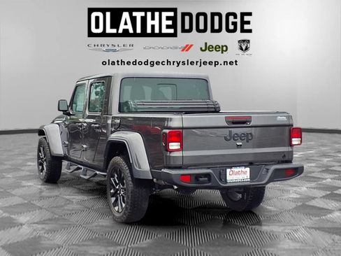 Used 2025 Jeep Gladiator Sport AWD/4WD image 3