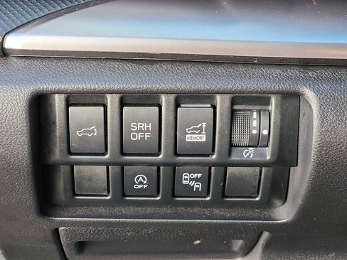 Used 2023 Subaru Forester Premium AWD/4WD image 27