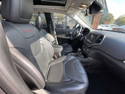 Used 2019 Jeep Cherokee Trailhawk image 15