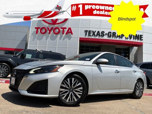 Used 2023 Nissan Altima 2.5 SV FWD image 1