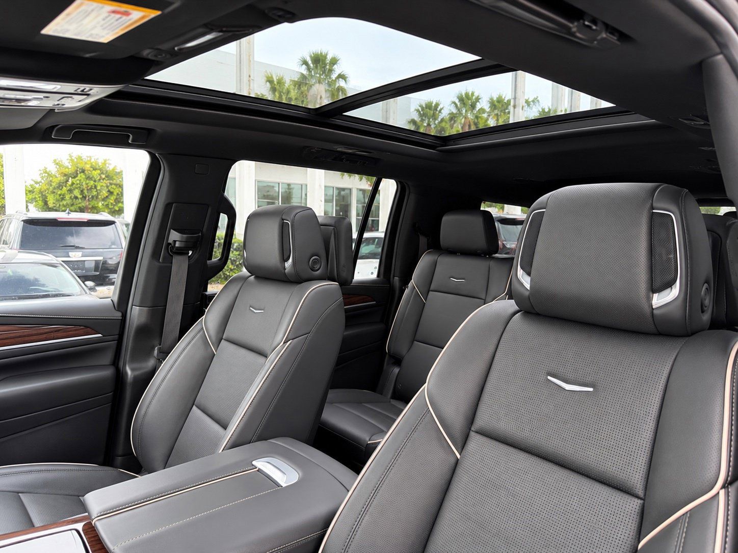 Used 2024 Cadillac Escalade ESV Premium Luxury AWD/4WD image 13