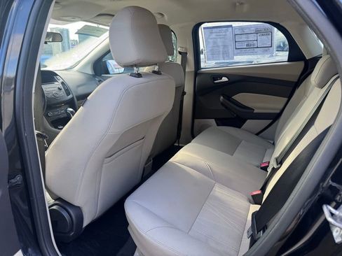 Used 2015 Ford Focus SE w/ SE Sport Package image 18
