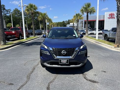 Used 2023 Nissan Rogue SV AWD/4WD image 3