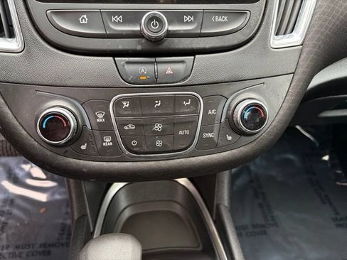 Used 2021 Chevrolet Malibu LT FWD image 25