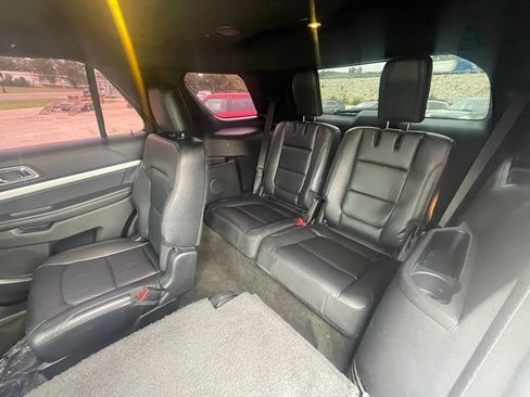 Used 2016 Ford Explorer XLT w/ Equipment Group 202A FWD image 24