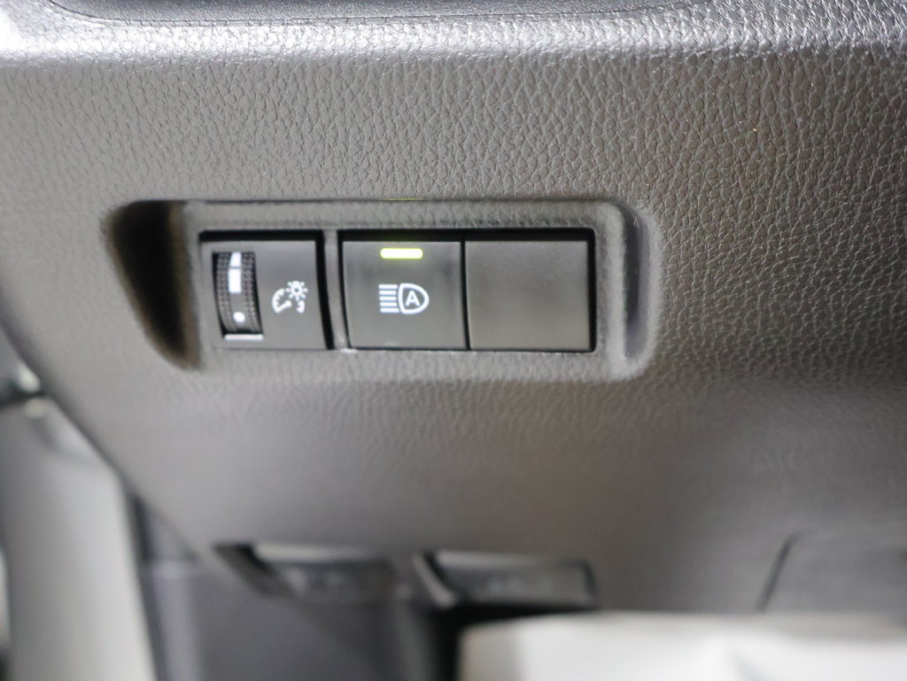 Used 2025 Toyota RAV4 XLE AWD/4WD image 34