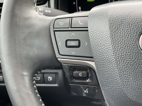 Used 2025 Toyota Camry SE image 21