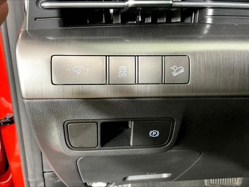 Used 2025 Hyundai Kona SEL AWD/4WD image 36