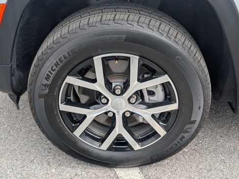 Used 2024 Jeep Grand Cherokee L Limited w/ Luxury Tech Group II image 24