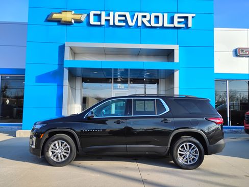 Used 2023 Chevrolet Traverse LT w/ LPO, Floor Liner Package image 32