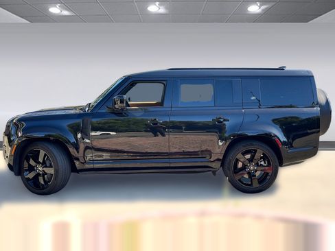 Used 2023 Land Rover Defender 130 X-Dynamic SE AWD/4WD image 2