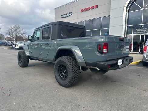 New 2025 Jeep Gladiator Sport image 5