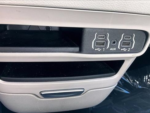 Used 2023 Chrysler Voyager LX FWD image 33