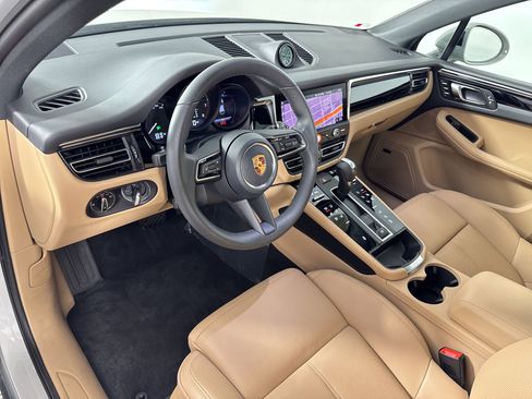 Certified 2026 Porsche Macan image 4