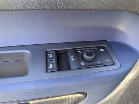 New 2025 Volkswagen ID. Buzz Pro S image 18