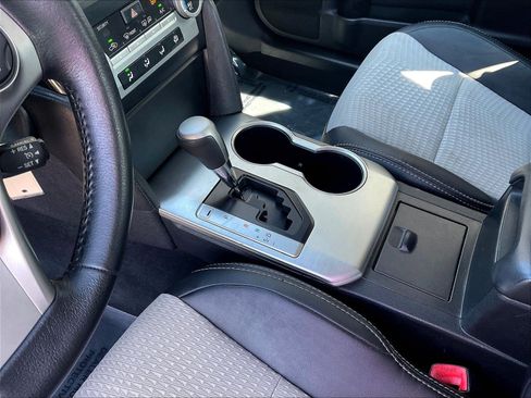 Used 2013 Toyota Camry SE FWD image 17