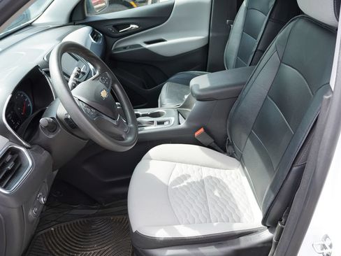 Used 2020 Chevrolet Equinox LS w/ LS Convenience Package AWD/4WD image 4