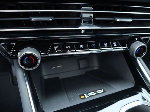 New 2026 Chevrolet Traverse High Country FWD image 8