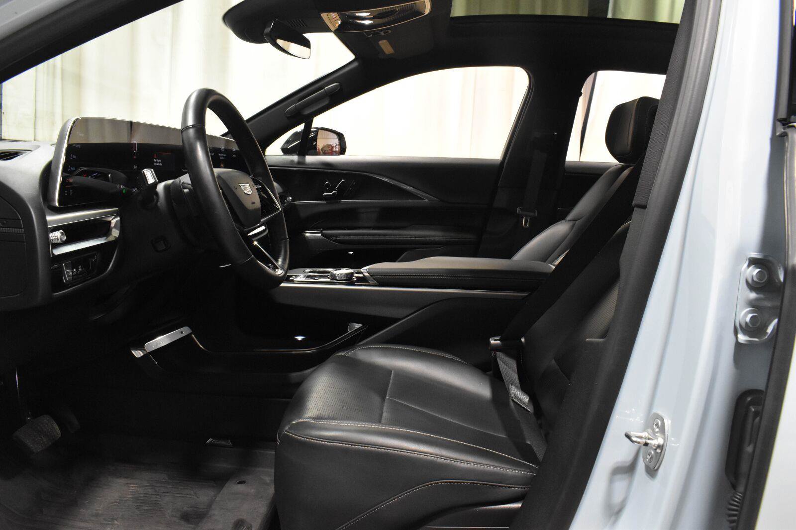 Certified 2024 Cadillac Lyriq Sport w/ LPO, Floor Liner Package AWD/4WD image 2