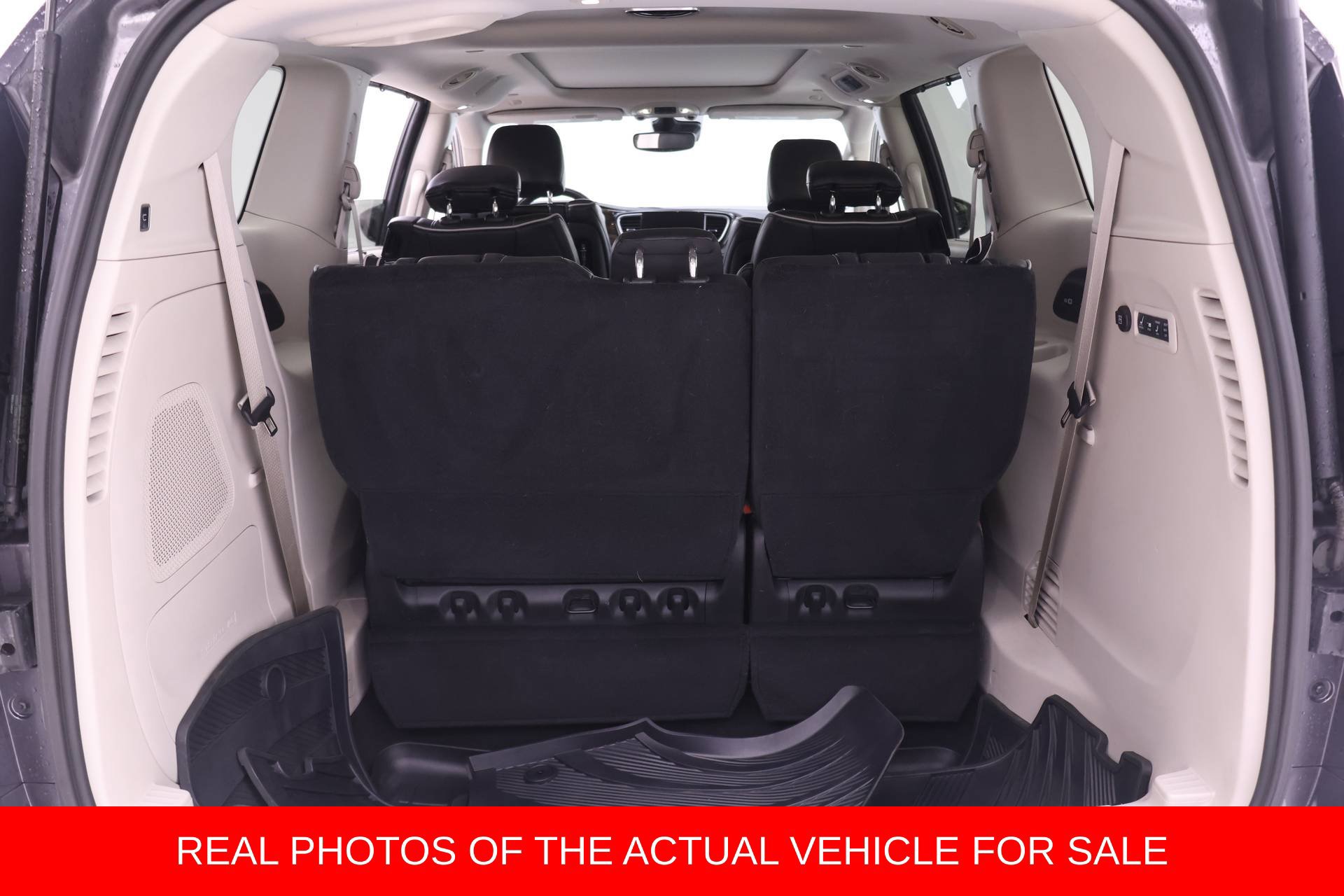 Used 2022 Chrysler Pacifica Limited w/ Uconnect Theater Family Group AWD/4WD image 16