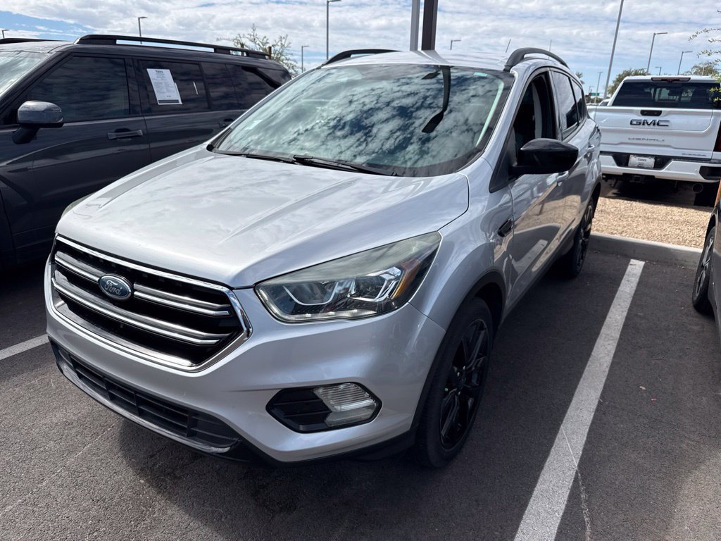 Used 2017 Ford Escape SE w/ SE Sport Appearance Package AWD/4WD image 2