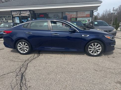 Used 2018 Kia Optima LX w/ 17" Alloy Wheels Package FWD image 5