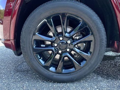 Used 2021 Jeep Grand Cherokee Altitude AWD/4WD image 32