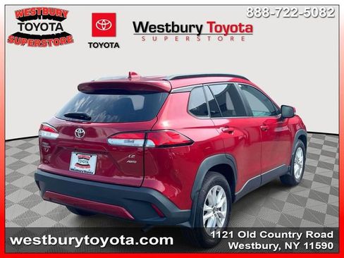 Used 2022 Toyota Corolla Cross LE w/ Moonroof Package image 7