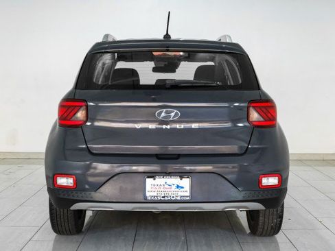 Used 2024 Hyundai Venue SEL FWD image 7