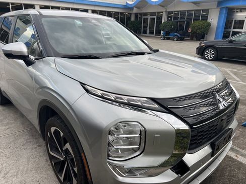 Used 2024 Mitsubishi Outlander AWD image 14