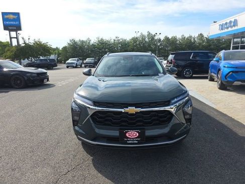 New 2026 Chevrolet Trax LT w/ Driver Confidence Package FWD image 8