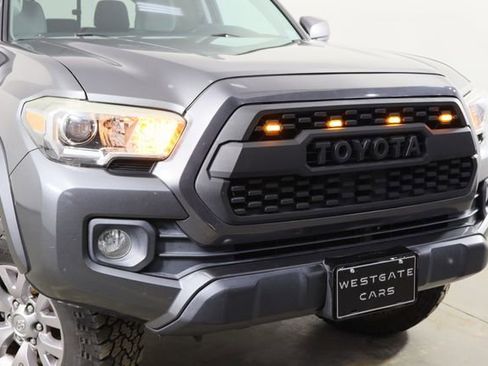 Used 2016 Toyota Tacoma SR5 w/ Exterior Package image 38