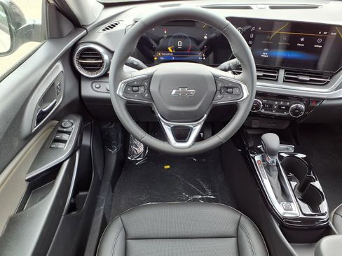 New 2026 Chevrolet Trax ACTIV w/ Sunroof Package FWD image 11