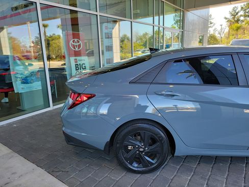 Used 2023 Hyundai Elantra SEL w/ Preferred Accessory Package image 6