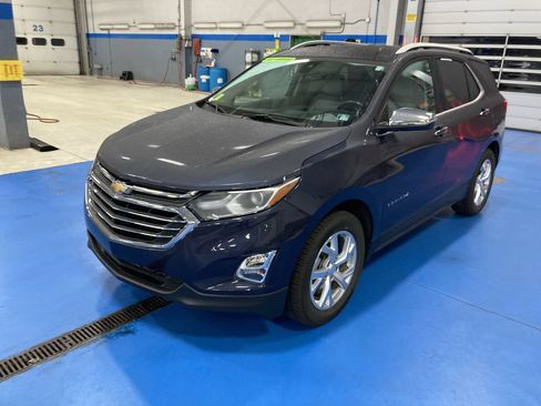 Used 2018 Chevrolet Equinox Premier w/ Infotainment II Package AWD/4WD image 3