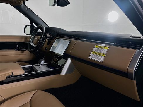 New 2025 Land Rover Range Rover Long Wheelbase SE image 29